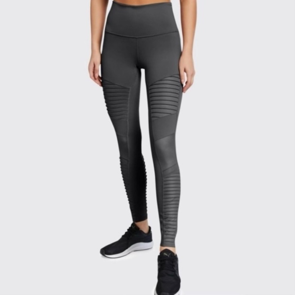 $118 Alo Yoga High Waisted Moto Leggings in gray XS